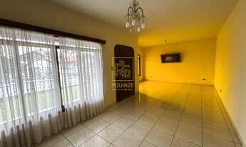 Imagem 2: Casa de Esquina com Quintal Amplo no Bairro das Capitais