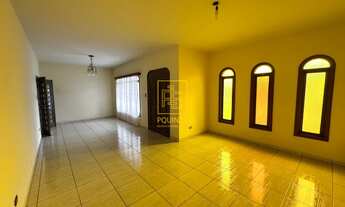 Imagem 3: Casa de Esquina com Quintal Amplo no Bairro das Capitais