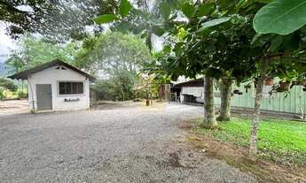 Imagem 2: Sítio com quintal, área de cultivo e casa ampla no Tiroleses