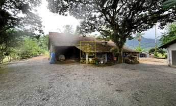 Imagem 3: Sítio com quintal, área de cultivo e casa ampla no Tiroleses