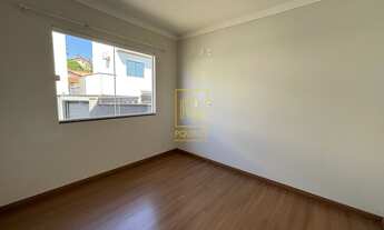 Imagem 7: Seu Novo Lar Espera por Você: Sobrado Aconchegante com 3 Dormitórios e Sem Risco de Enchen