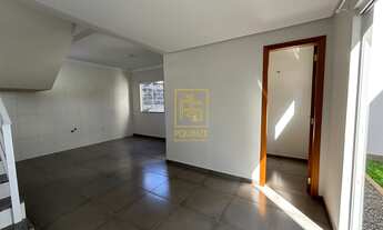 Imagem 2: Seu Novo Lar Espera por Você: Sobrado Aconchegante com 3 Dormitórios e Sem Risco de Enchen