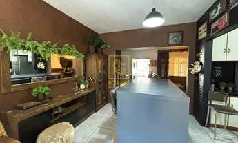 Imagem 7: Charmosa Residência Vintage com Piscina: Um Refúgio Elegante