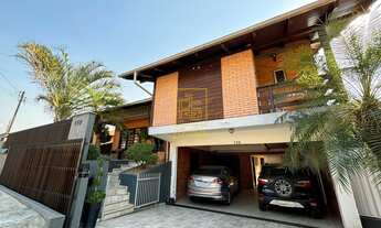 Imagem: Charmosa Residência Vintage com Piscina