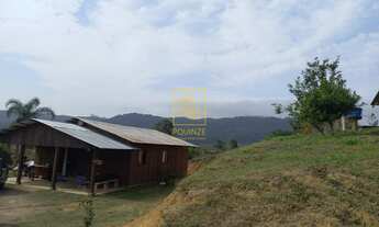 Imagem: Encantador Terreno Rural com Casa e Lago