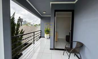 Imagem 2: Casa de dois pavimentos e com amplo terreno em região privilegiada