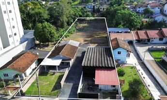 Imagem: Imóvel completo com casa, kitnets e galpão