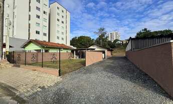 Imagem 3: Imóvel completo com casa, kitnets e galpão no bairro Quintino