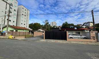 Imagem 2: Imóvel completo com casa, kitnets e galpão no bairro Quintino