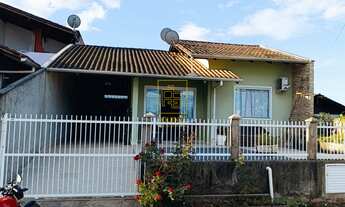 Imagem: Casa com garagem versátil na Araponguinhas