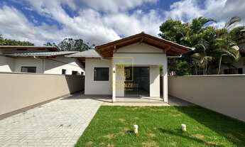 Imagem: Casa com amplo quintal no bairro Araponguinhas