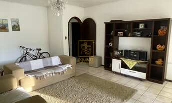 Imagem 6: Casa no centro de Rodeio com amplo espaço. Além do uso residencial, o espaço também poderá