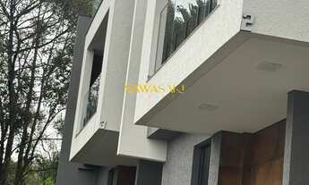 Imagem 4: Sobrado à venda no bairro Uberaba 3 dormitórios 1 suíte, possui terraço com churrasqueira