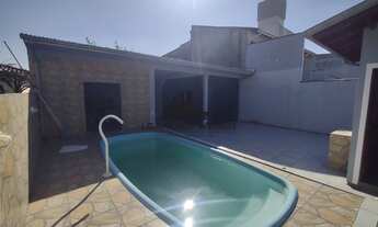 Imagem 2: Casa com Piscina e Sozinha no Terreno - São José