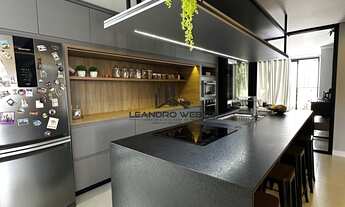 Imagem 3: Casa Alto Padrão Com Piscina e Jacuzzi em São José/SC