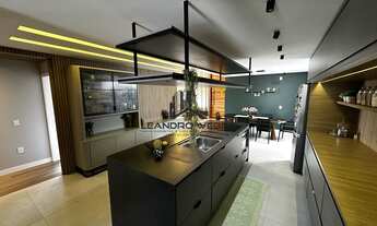 Imagem 2: Casa Alto Padrão Com Piscina e Jacuzzi em São José/SC