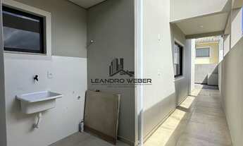 Imagem 4: Sobrado com 3 dormitórios sendo uma suíte - Garagem Coberta - Passagem Lateral - SJ