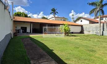 Imagem: Oportunidade  Imóvel de Esquina no Bairro