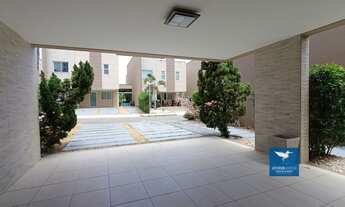 Imagem 2: Casa Duplex com Móveis Planejados, Amplo Lote e Deck Privativo a Poucos Metros da CE040 em