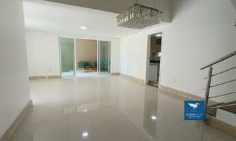 Imagem 4: Casa Duplex com Móveis Planejados, Amplo Lote e Deck Privativo a Poucos Metros da CE040 em