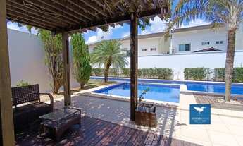 Imagem 6: Casa em Condomínio com Amplo Lote de Esquina, Deck e Piscina Privativos, Próximo ao Shoppi