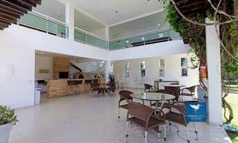 Imagem 7: Casa em Condomínio com Amplo Lote de Esquina, Deck e Piscina Privativos, Próximo ao Shoppi