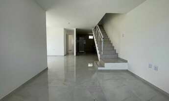 Imagem 3: Casa Duplex / Sobrado Nova com Amplo Terreno em Rua Sem Saída no Centro do Eusébio, 04 Suí