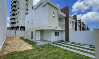 Imagem 2: Casa Duplex / Sobrado Nova com Amplo Terreno em Rua Sem Saída no Centro do Eusébio, 04 Suí