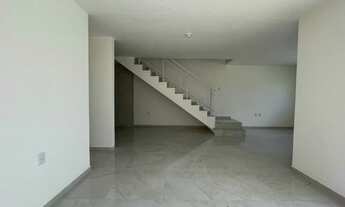 Imagem 5: Casa Duplex / Sobrado Nova com Amplo Terreno em Rua Sem Saída no Centro do Eusébio, 04 Suí