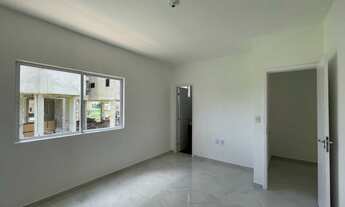 Imagem 7: Casa Duplex / Sobrado Nova com Amplo Terreno em Rua Sem Saída no Centro do Eusébio, 04 Suí