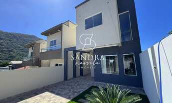 Imagem: Sobrado em São João do Rio Vermelho, Florianópolis/SC