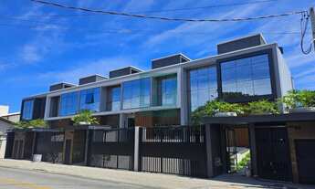 Imagem: Sobrado de Alto Padrão Frente Mar em Bombinhas-SC!