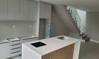 Imagem 2: Sobrado Alto Padrão com 03 Dormitórios 02 vagas no Bairro do Mariscal