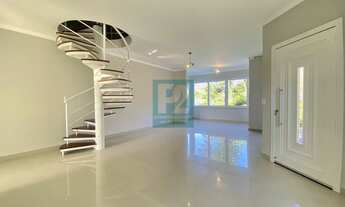 Imagem 2: CASA COM VISTA PANORÂMICA PARA O MAR NO CENTRO DE BOMBINHAS/SC