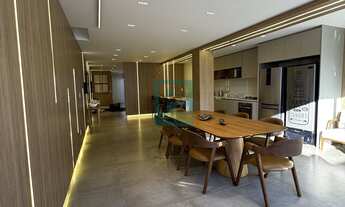 Imagem 2: Sobrado Alto Padrão com 04 Quartos, Finamente Mobiliado à Poucos Metros do Mar em Bombinha