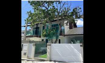 Imagem 2: Sobrado à Venda em Bombinhas SC com Alto Padrão de Acabamento!!!