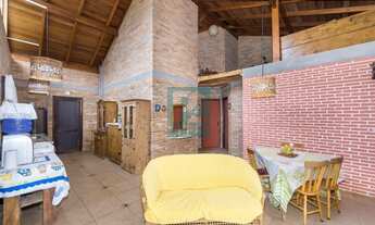 Imagem 2: Casa à Venda em Bombinhas com Amplo Terreno e área Verde