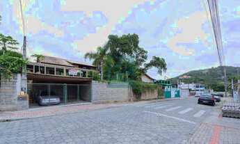 Imagem 5: Casa à Venda em Bombinhas com Amplo Terreno e área Verde