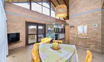 Imagem 4: Casa à Venda em Bombinhas com Amplo Terreno e área Verde