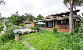 Imagem: Casa à Venda em Bombinhas com Amplo Terreno