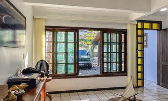 Imagem 5: Casa com 03 suítes Pertinho do Mar e com Amplo Terreno em Bombinhas