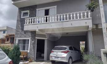 Imagem: Sobrado no bairro Vila Itaqui em Campo Largo-PR