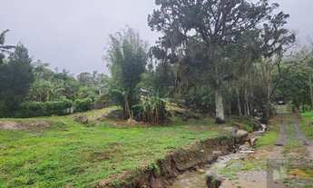 Imagem: Amplo terreno à venda no bairro Ratones