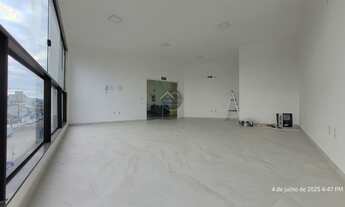 Imagem 2: Sala comercial em piso superior no Centro de Tijucas