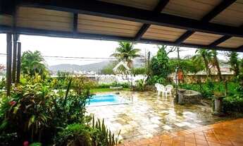 Imagem: Casa estilo Colonial Frente à Lagoa da