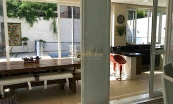 Imagem 4: Locação: Casa maravilhosa de esquina em Alphaville com 2 piscinas, uma delas coberta e int