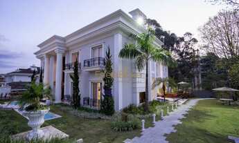 Imagem 2: Casa Maravilhosa de Alto Padrão no Tamboré Três com grande terreno e área de lazer