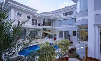 Imagem 4: Casa Maravilhosa de Alto Padrão no Tamboré Três com grande terreno e área de lazer