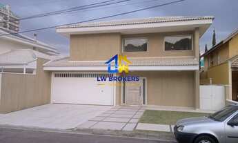 Imagem: Casa de Alto Padrão à Venda em Bairro