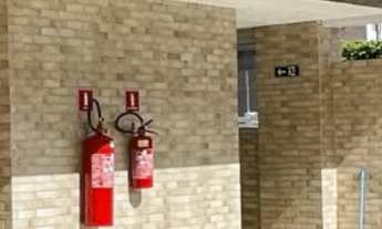 Imagem: Próximo à praça da paz com elevador e